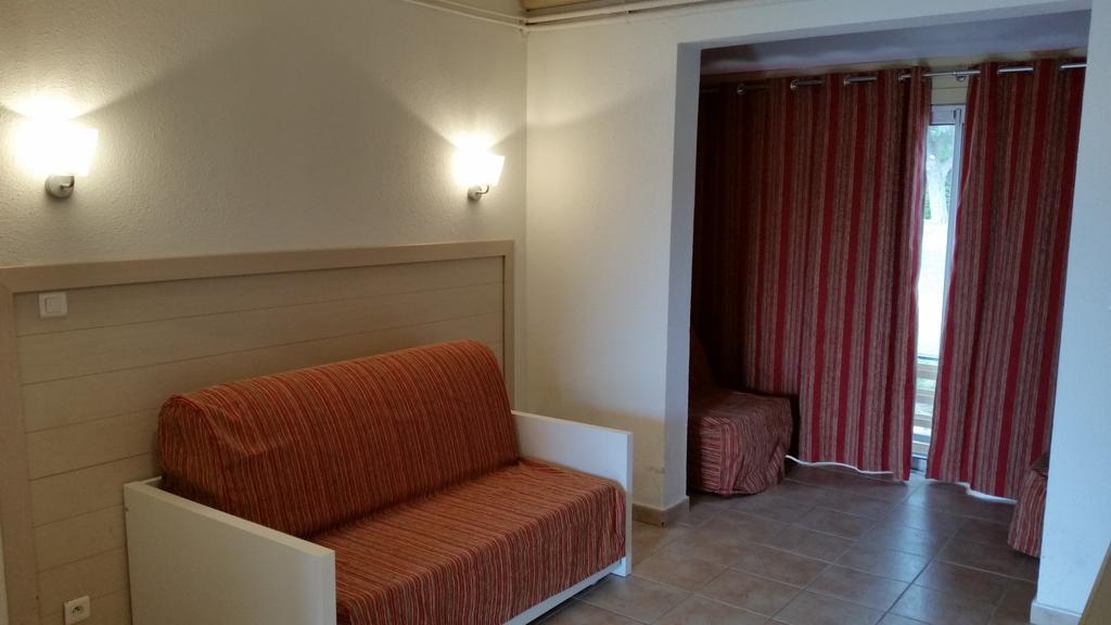Goelia Le Mas Blanc Aparthotel Perols Room photo